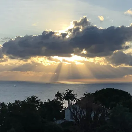 빌라 Roxane 발로리스